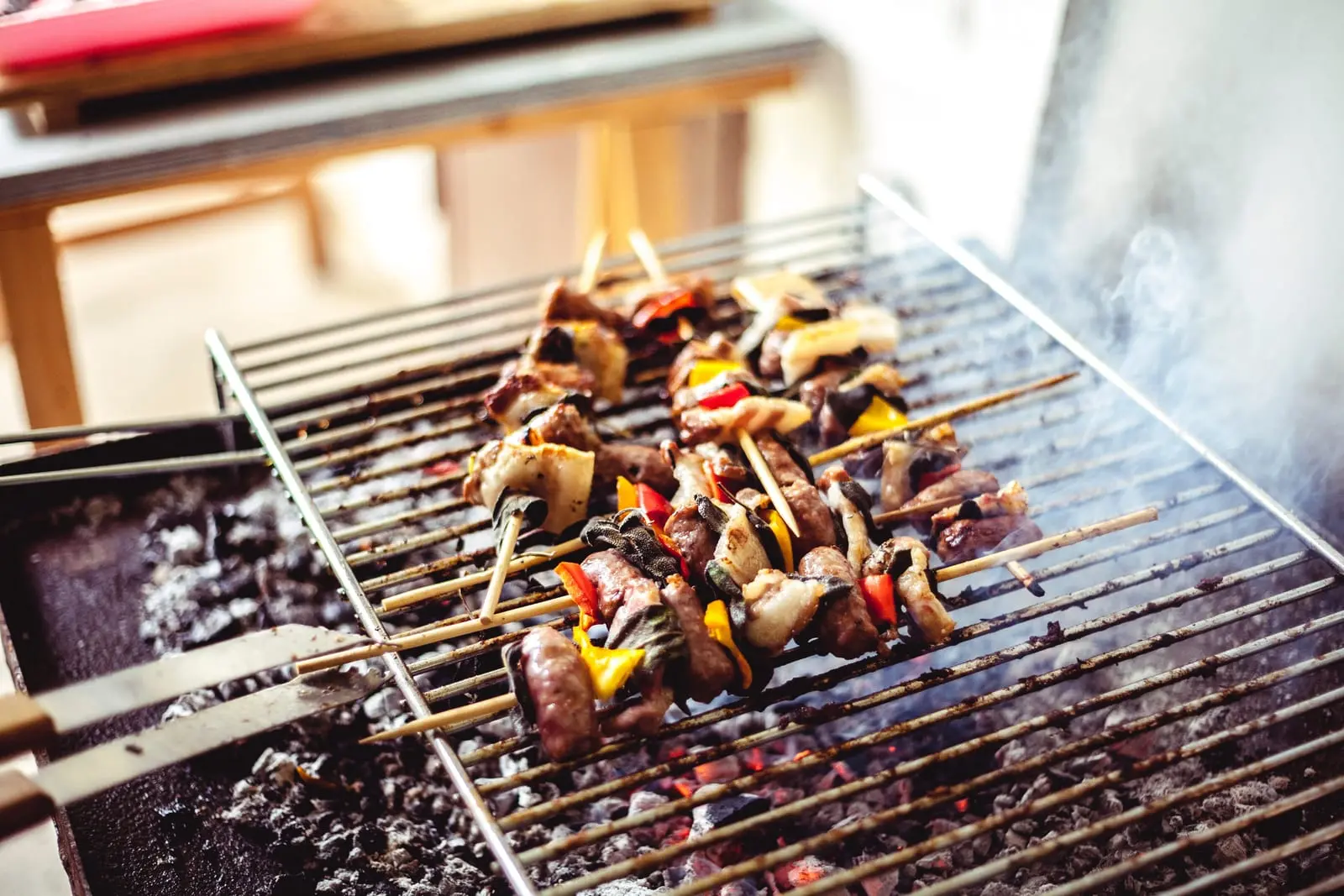 Brochettes d'agneau marinées