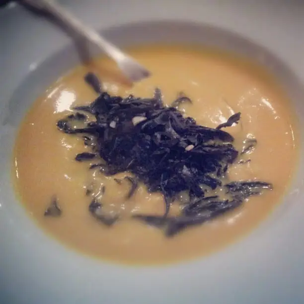 Velouté de potimarron aux trompettes des morts